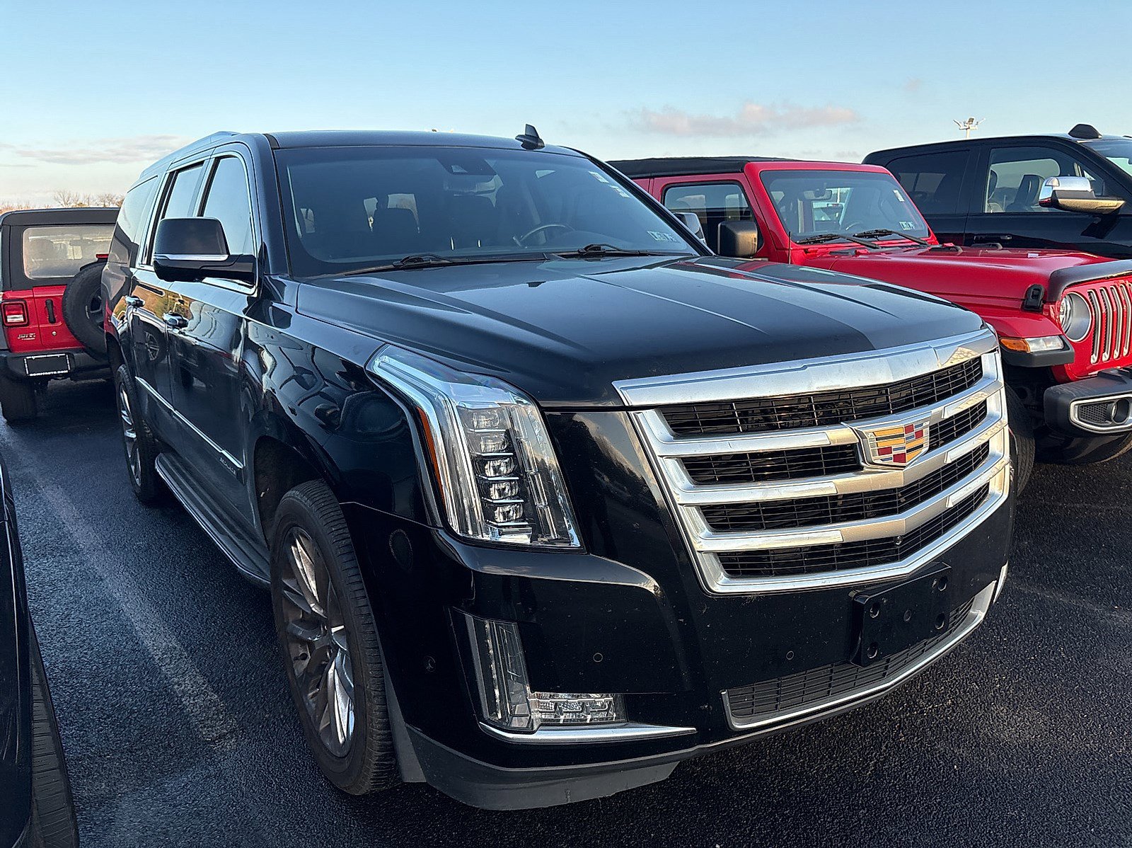 2019 Cadillac Escalade ESV Luxury photo 3