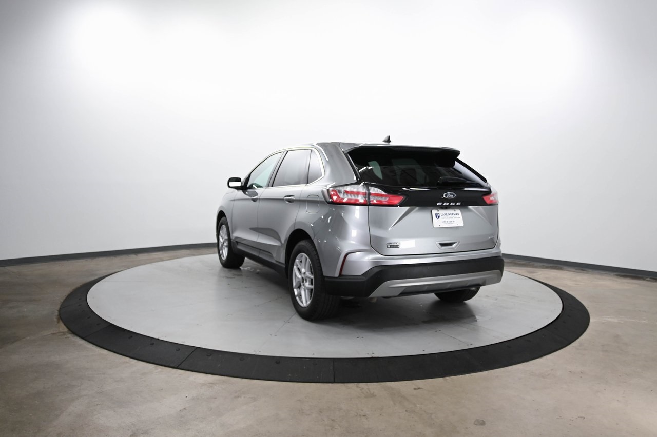 2023 Ford Edge SEL photo 5
