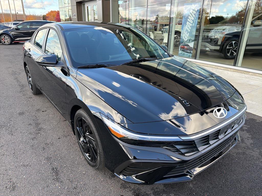 2026 Hyundai Elantra SEL Sport photo 4