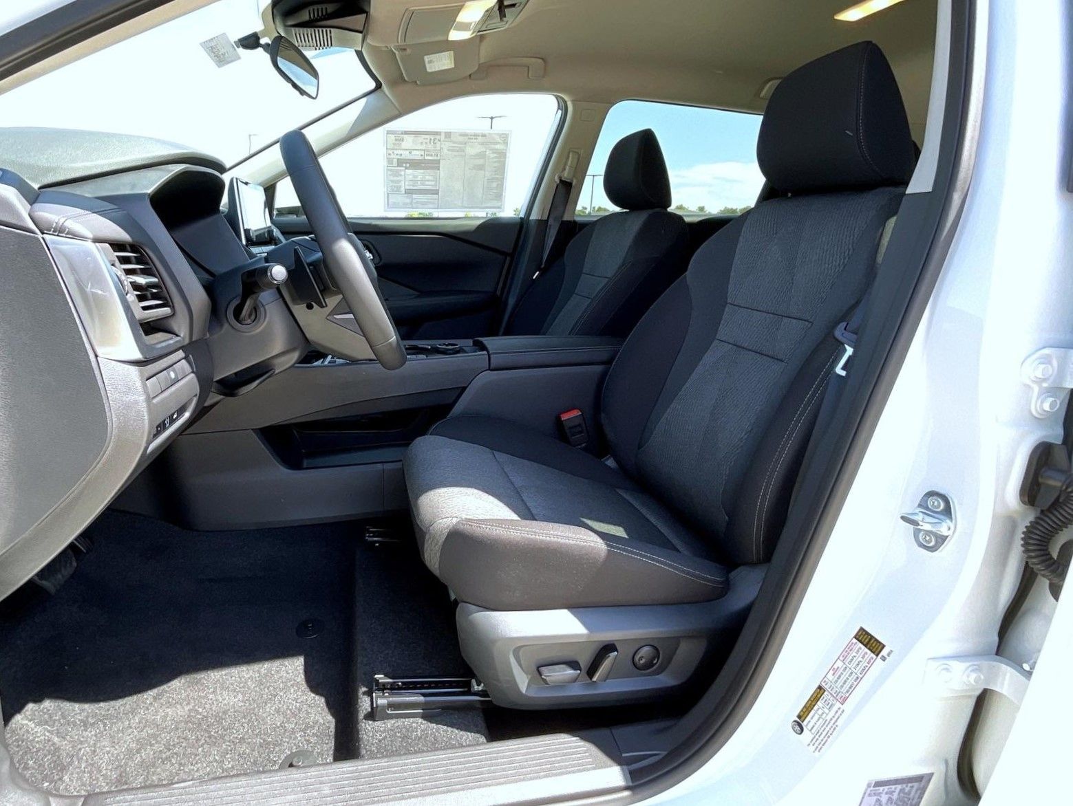 2026 Nissan Rogue SV photo 9