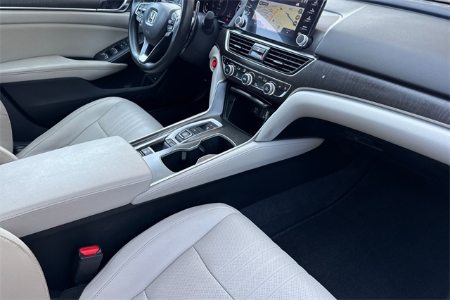 2020 Honda Accord Touring 2.0T photo 17