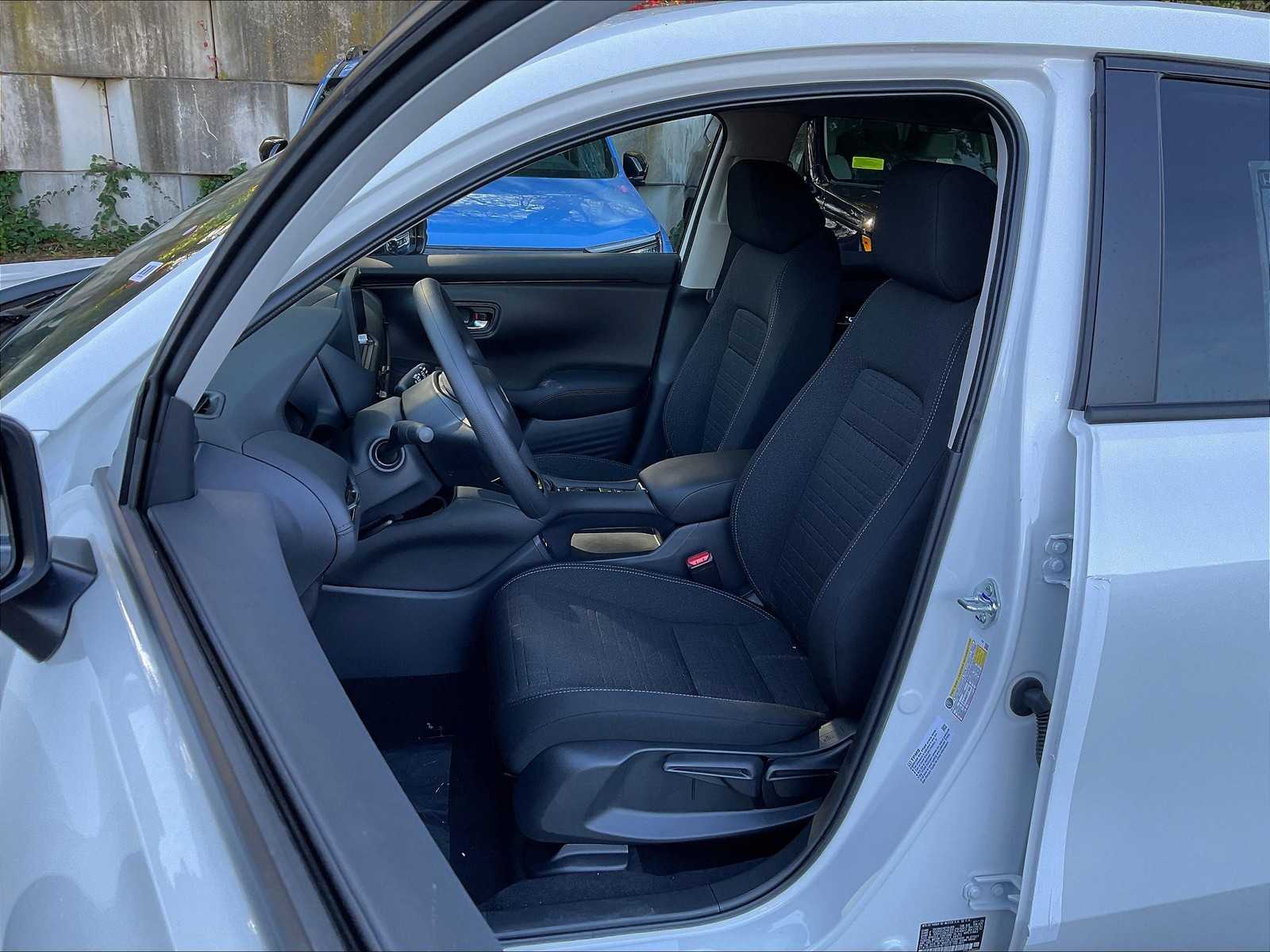 2026 Honda HR-V LX photo 9