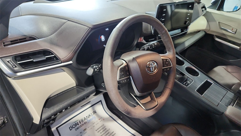 2023 Toyota Sienna Platinum photo 14