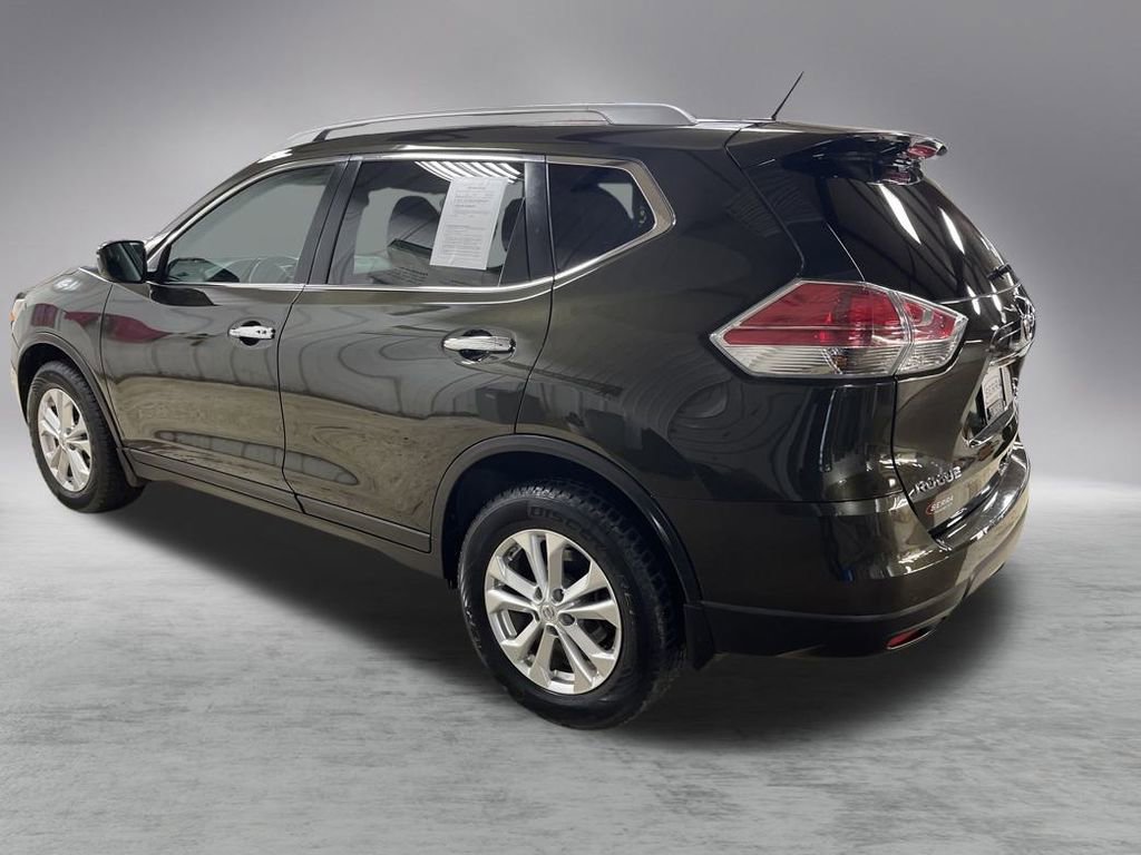 2016 Nissan Rogue SV photo 2