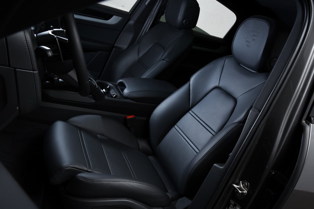 2025 Porsche Cayenne E-Hybrid photo 4