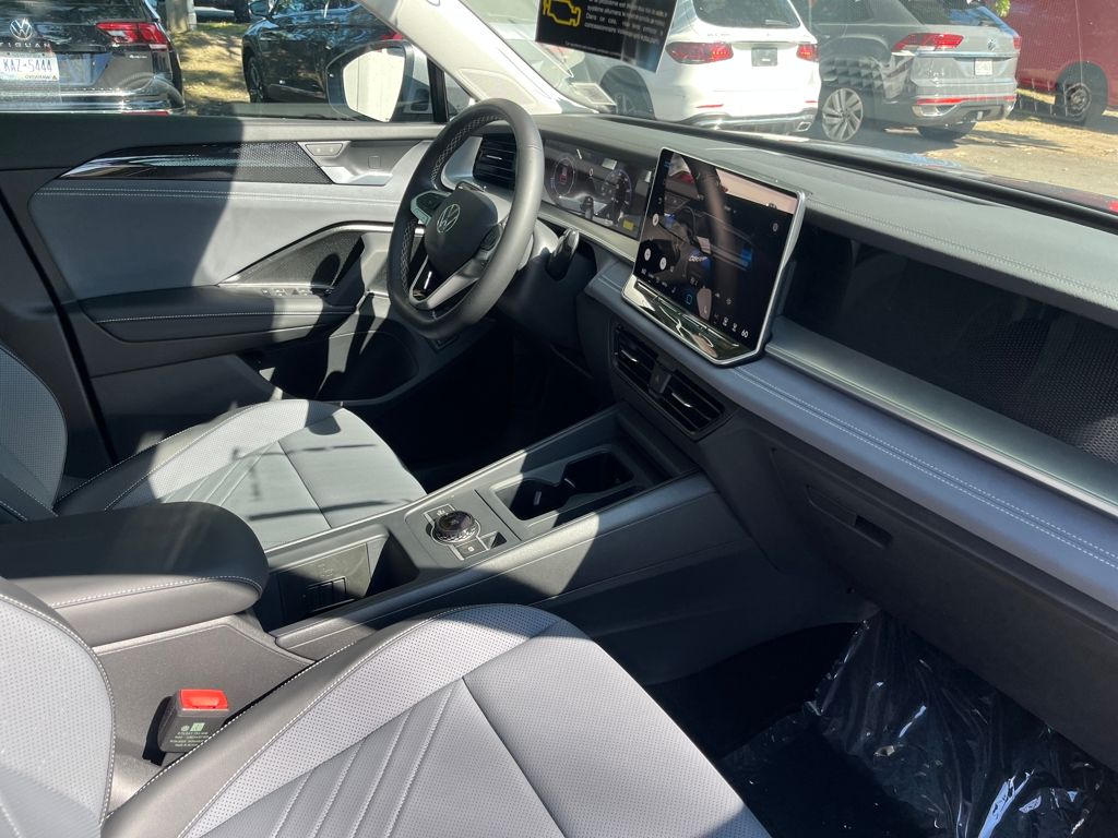 2025 Volkswagen Tiguan SE photo 17