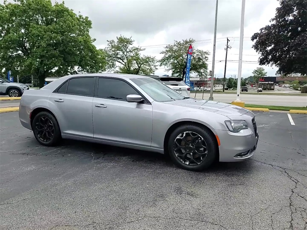 2016 Chrysler 300 S photo 6