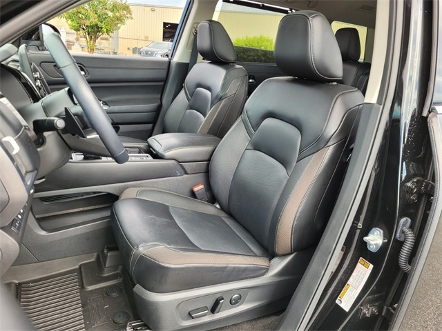 2024 Nissan Pathfinder SL photo 6