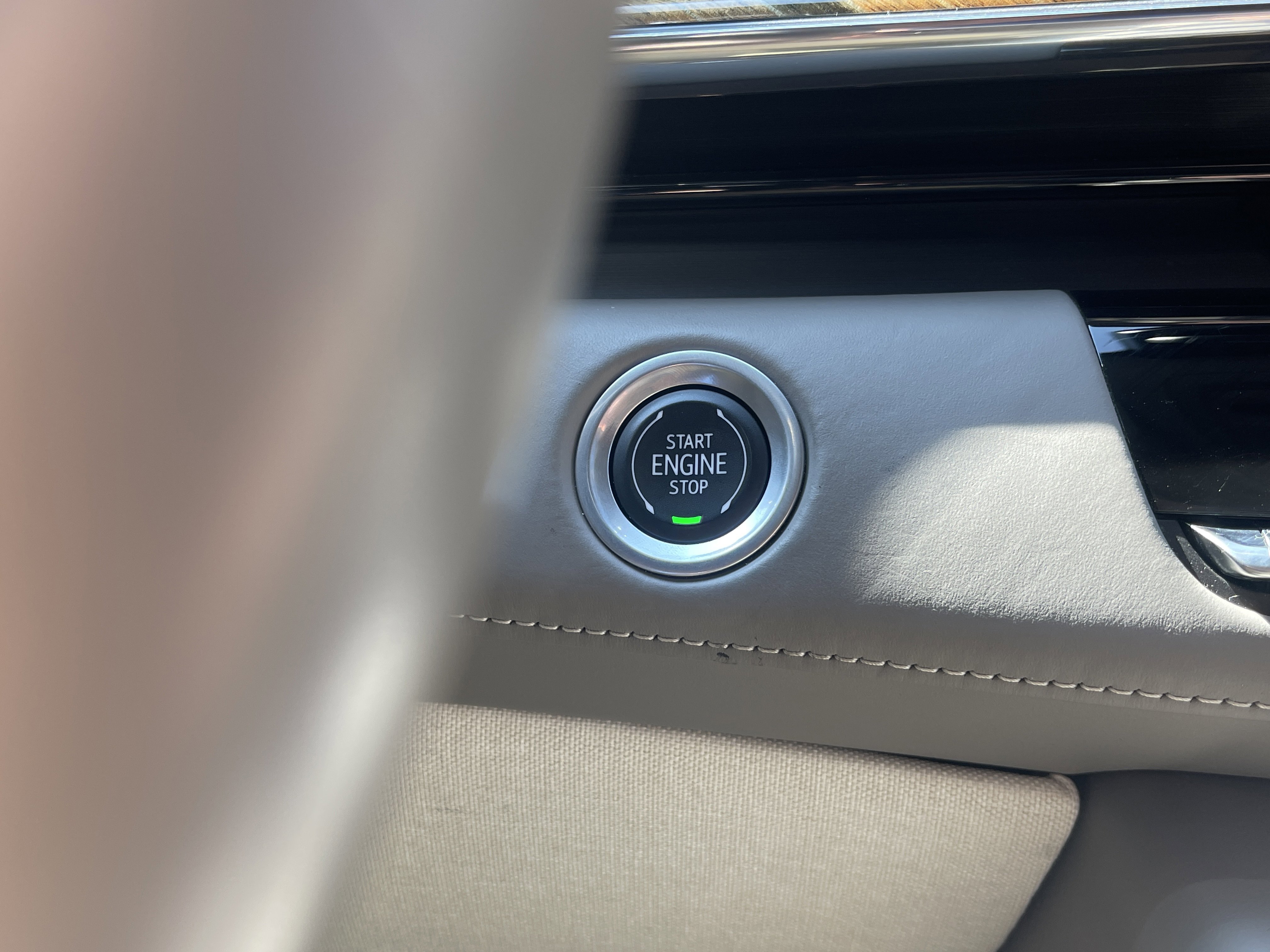 2022 Cadillac Escalade Premium Luxury Platinum photo 3