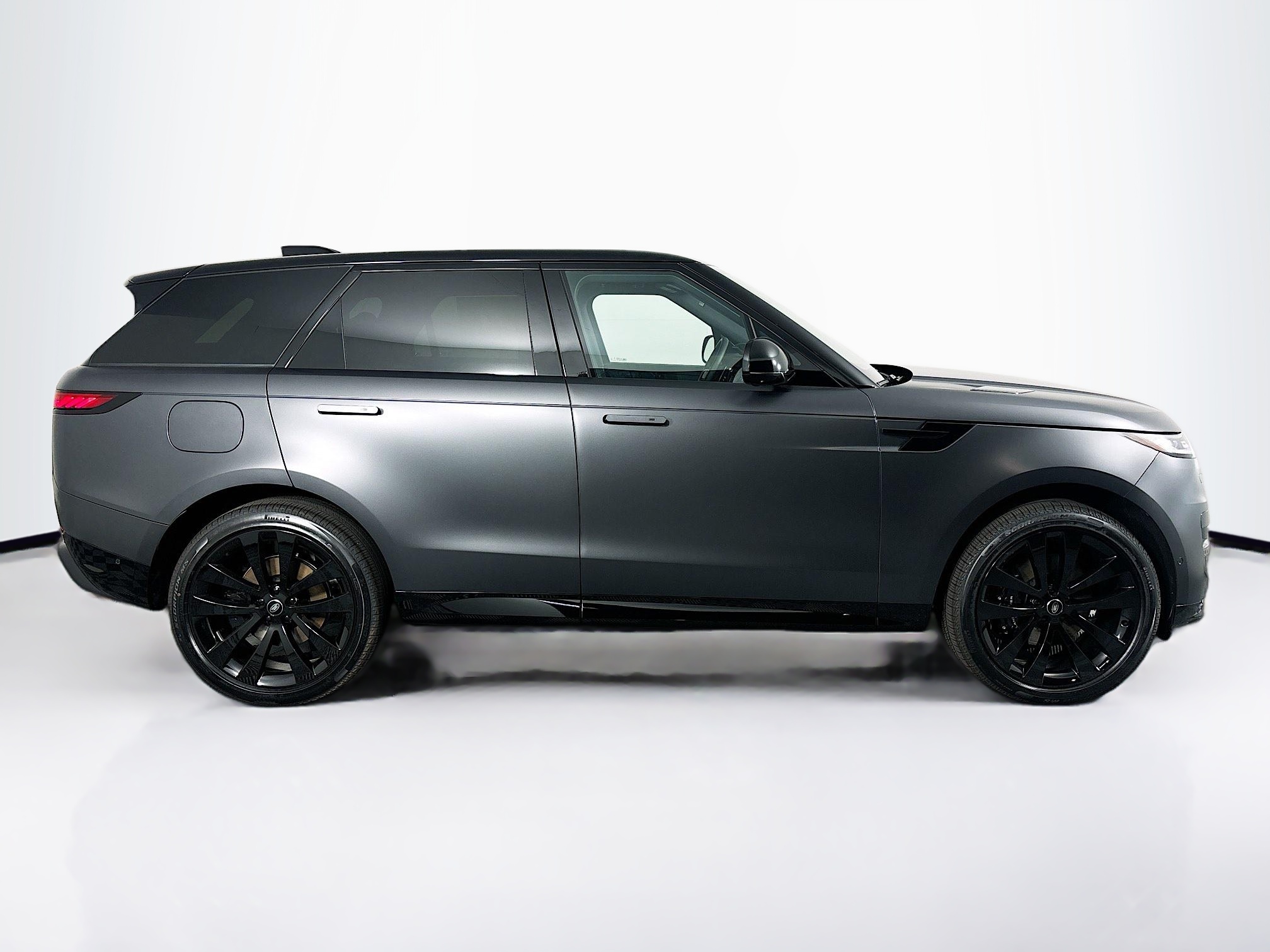 2025 Land Rover Range Rover Sport SE photo 4
