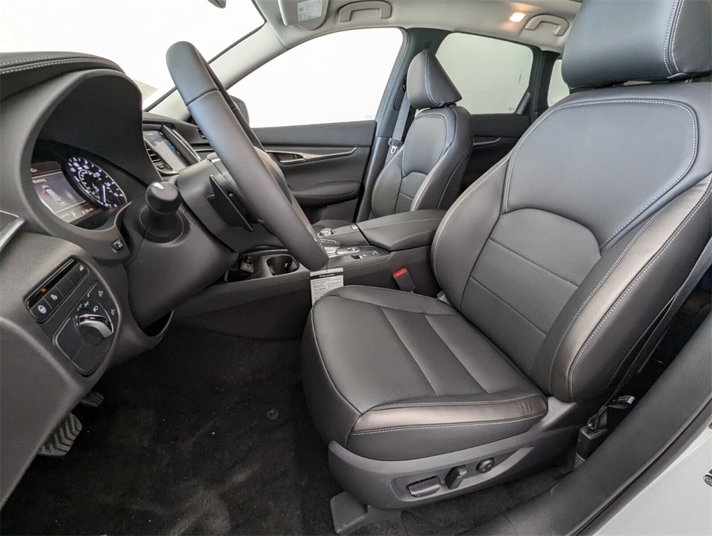 2025 Infiniti QX50 Luxe AWD photo 5