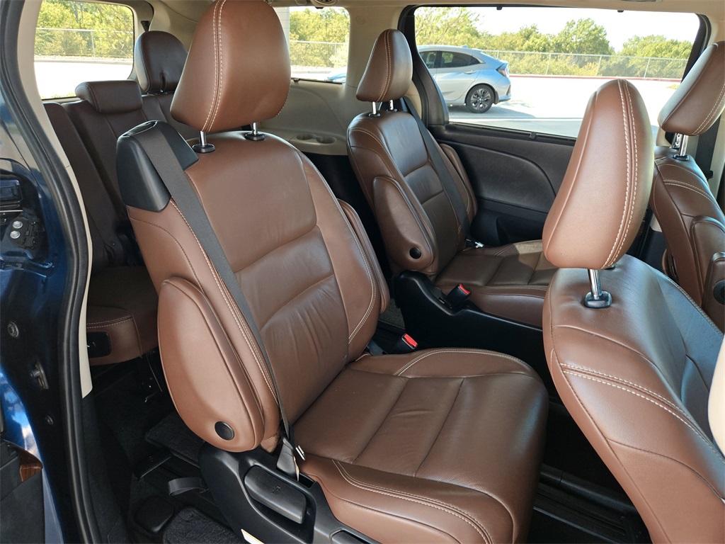 2019 Toyota Sienna Limited Premium photo 28