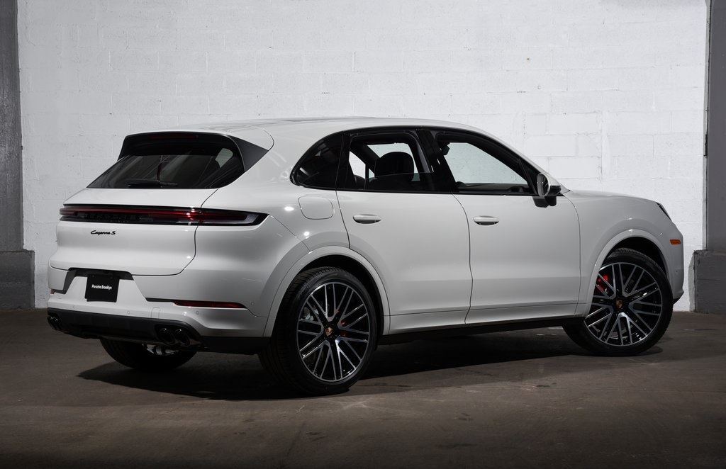 2026 Porsche Cayenne S photo 6