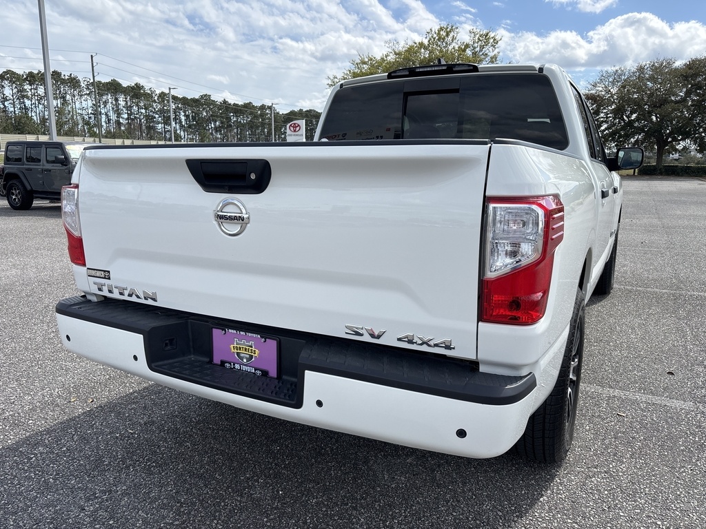 2022 Nissan Titan SV photo 12