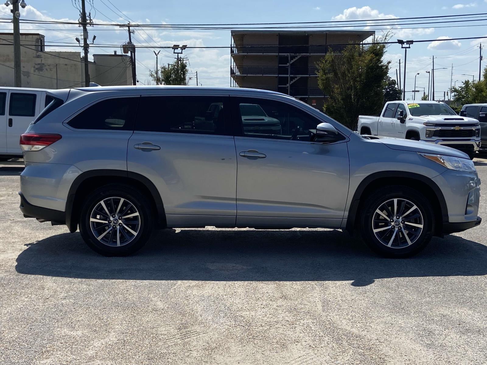2017 Toyota Highlander XLE photo 21