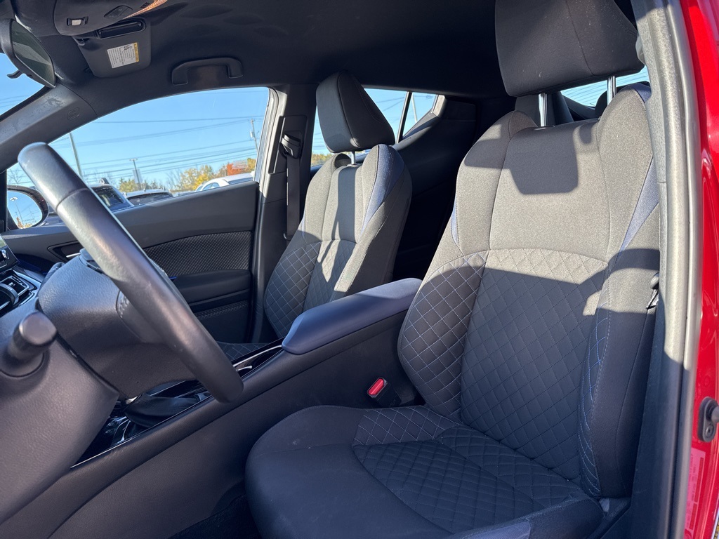 2021 Toyota C-HR XLE photo 4