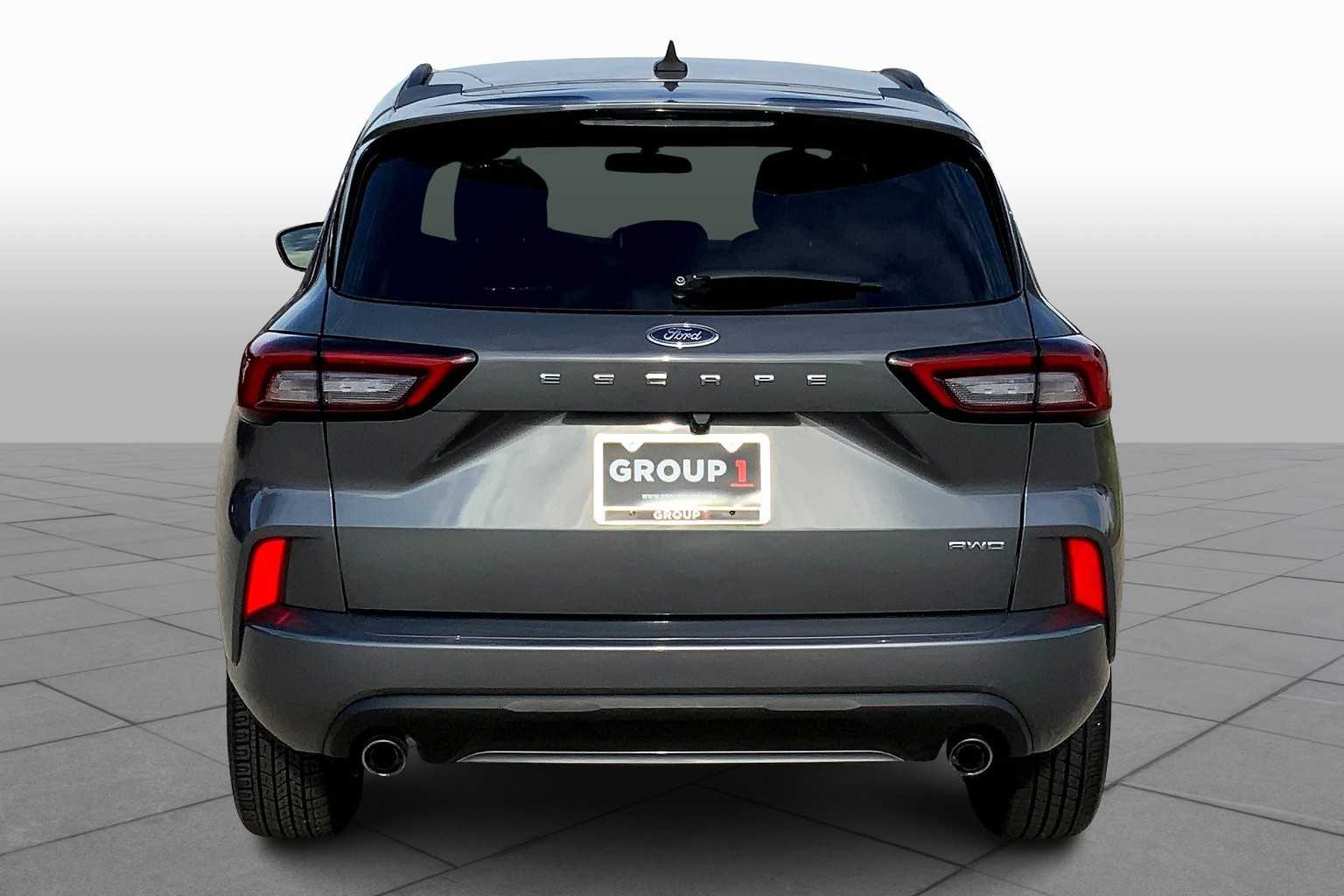 2023 Ford Escape ST-Line photo 4