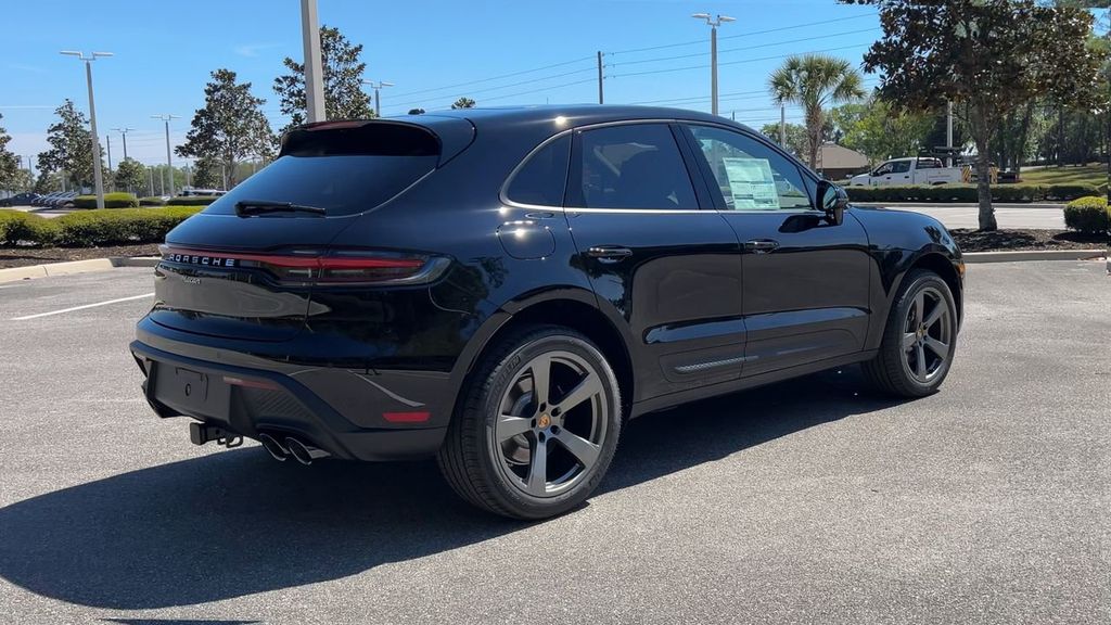 2025 Porsche Macan Base photo 8