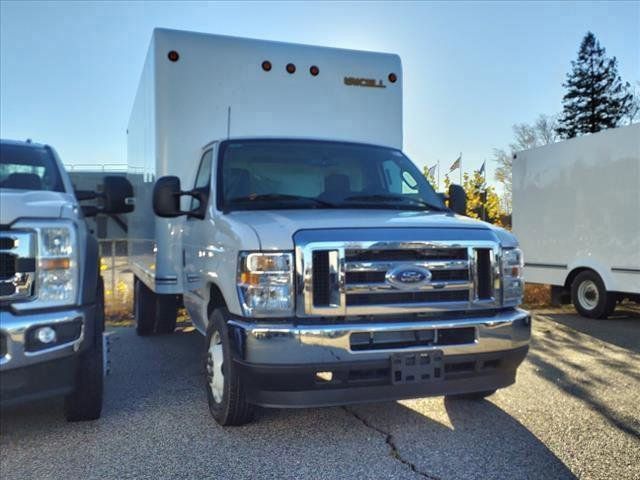 2025 Ford E-350 Base photo 4