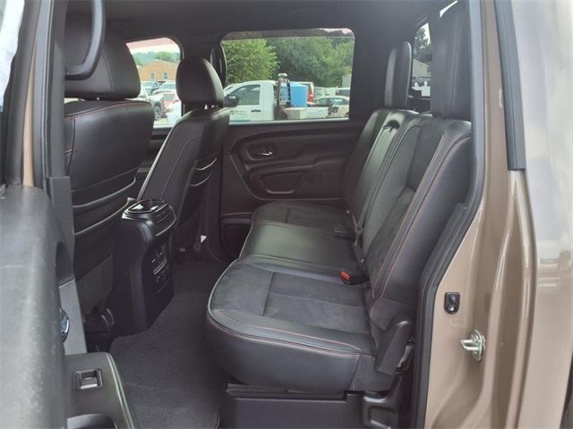 2021 Nissan Titan Crew Cab PRO-4X photo 11