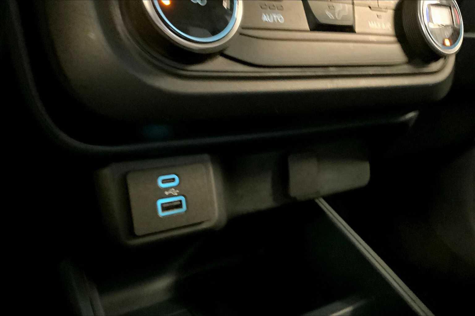 2022 Ford Maverick XLT photo 32