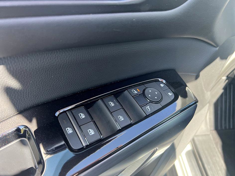 2024 Nissan Pathfinder SL photo 19