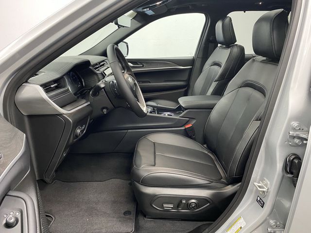 2025 Jeep Grand Cherokee Limited photo 3