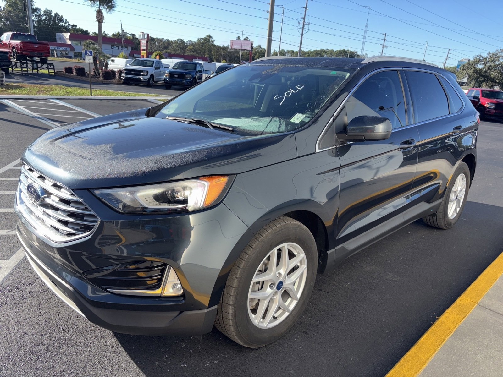 2022 Ford Edge SEL photo 3