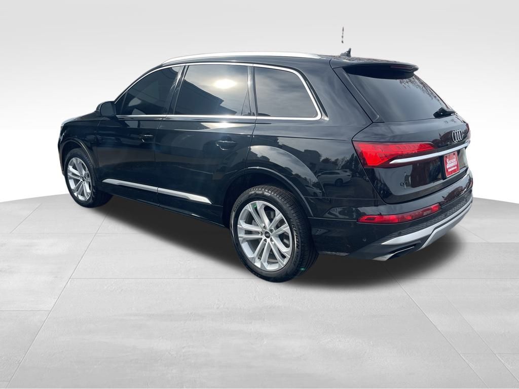 2025 Audi Q7 55 Premium Plus photo 2