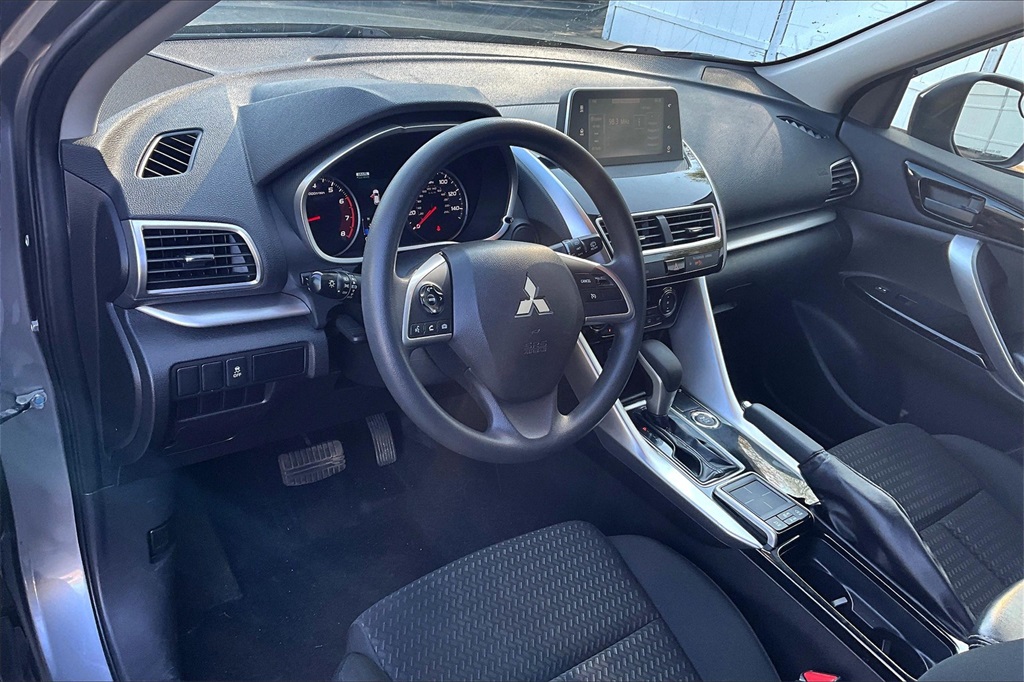 2019 Mitsubishi Eclipse Cross LE photo 8
