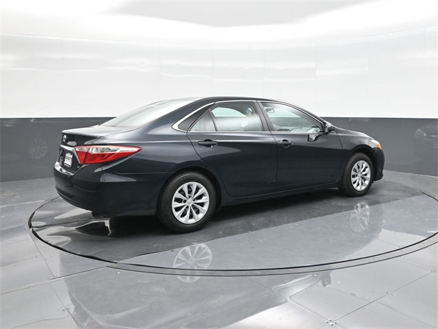 2016 Toyota Camry LE photo 15