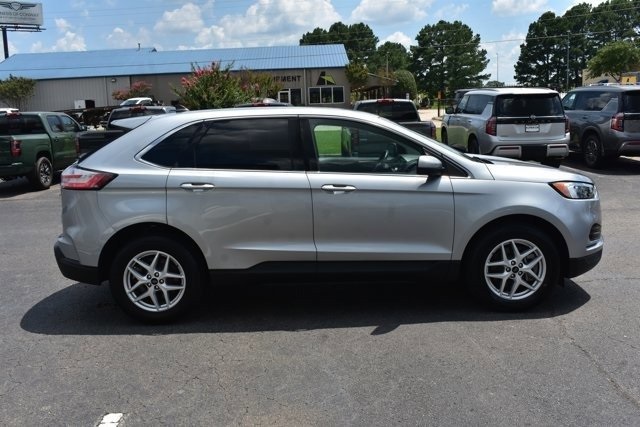 2023 Ford Edge SEL photo 3