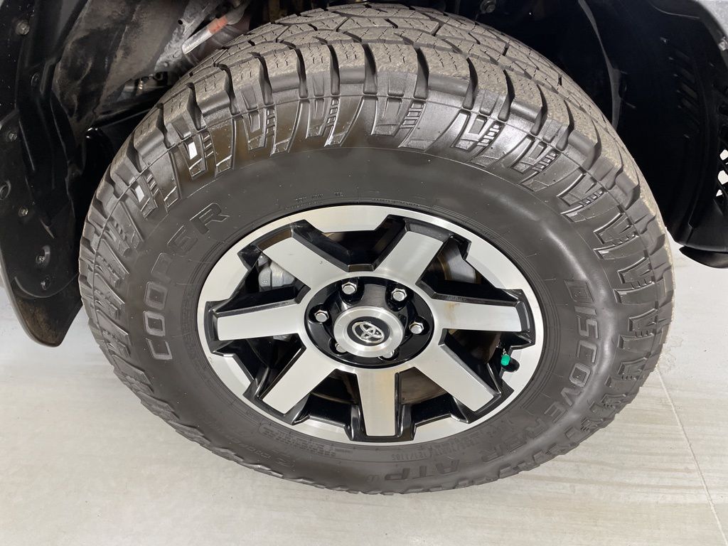 2019 Toyota 4Runner TRD Off-Road Premium photo 10