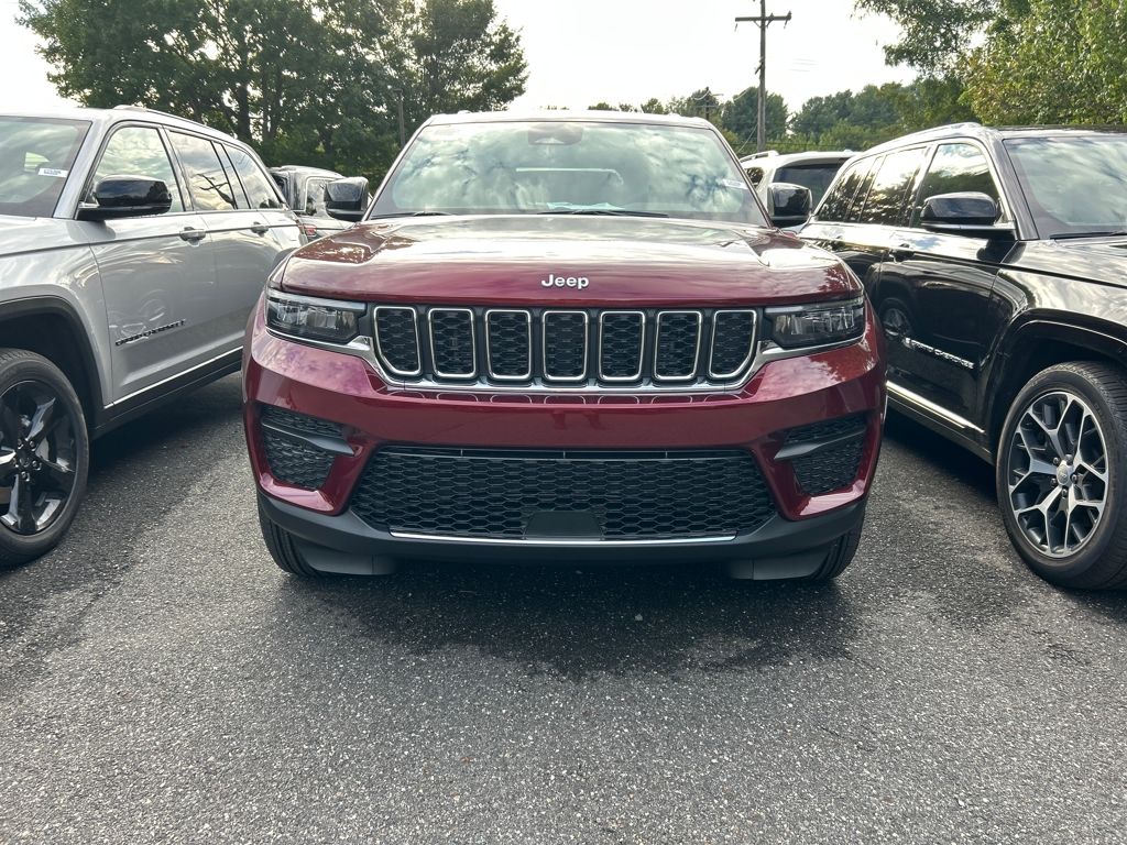 2025 Jeep Grand Cherokee Laredo X photo 2