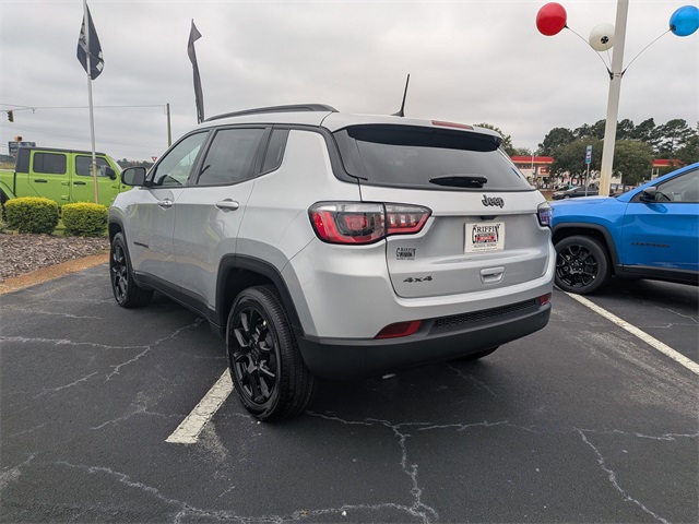 2025 Jeep Compass Latitude photo 3