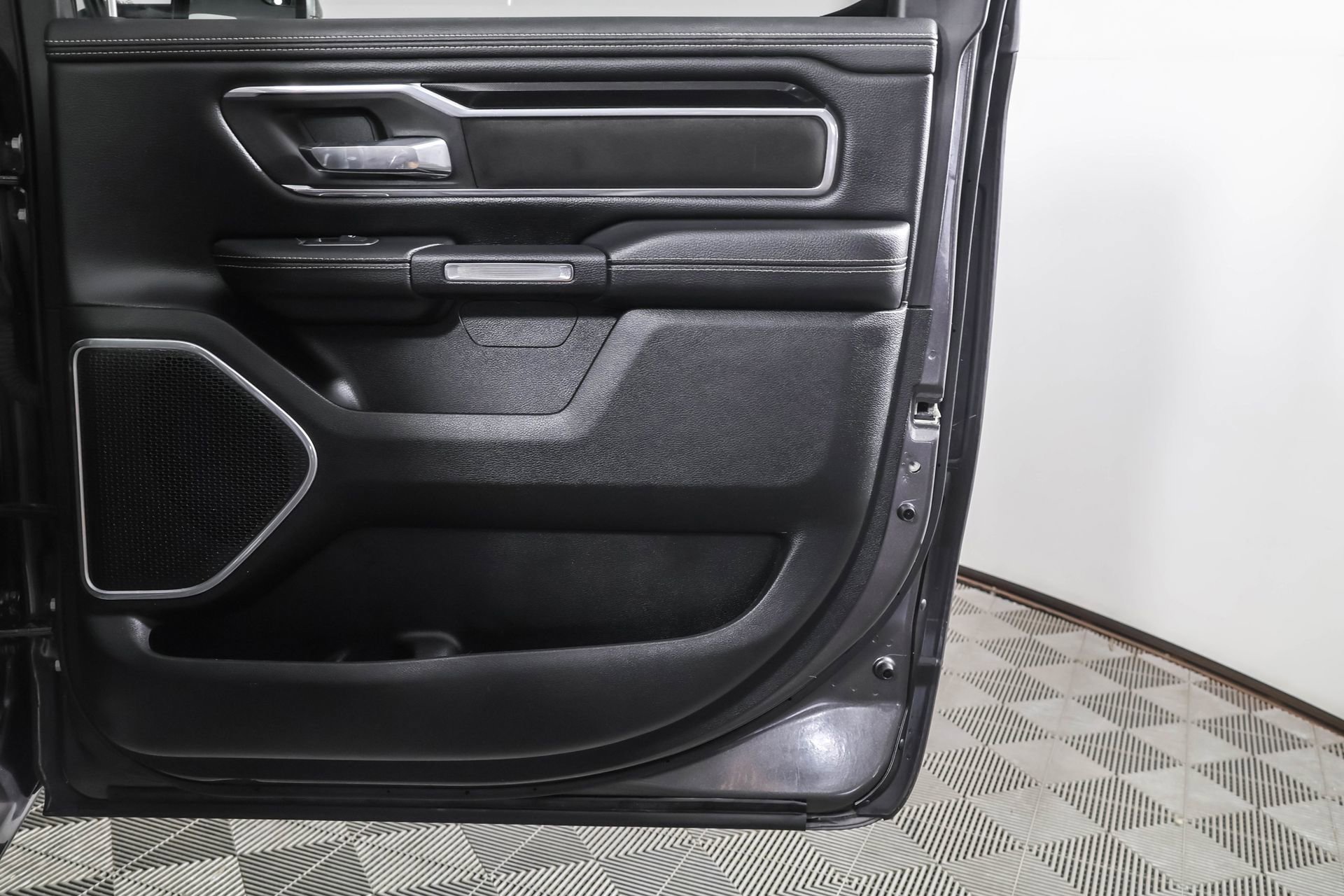 2021 Ram 1500 Laramie photo 32
