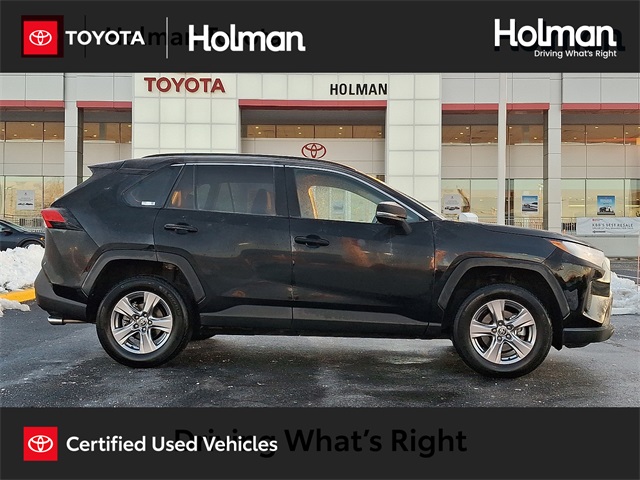 2025 Toyota RAV4 XLE's photo