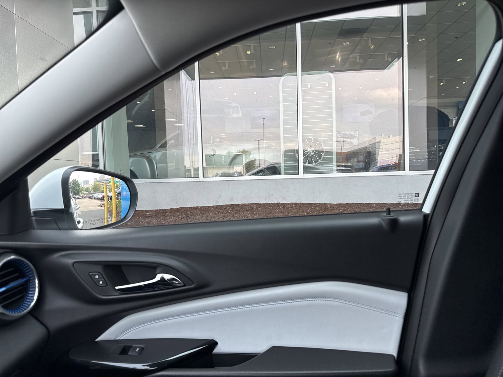 2025 Chevrolet Trax LT photo 20