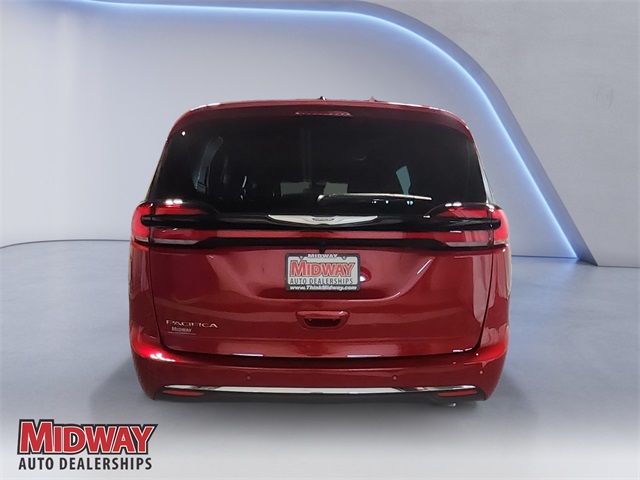 2026 Chrysler Pacifica photo 4