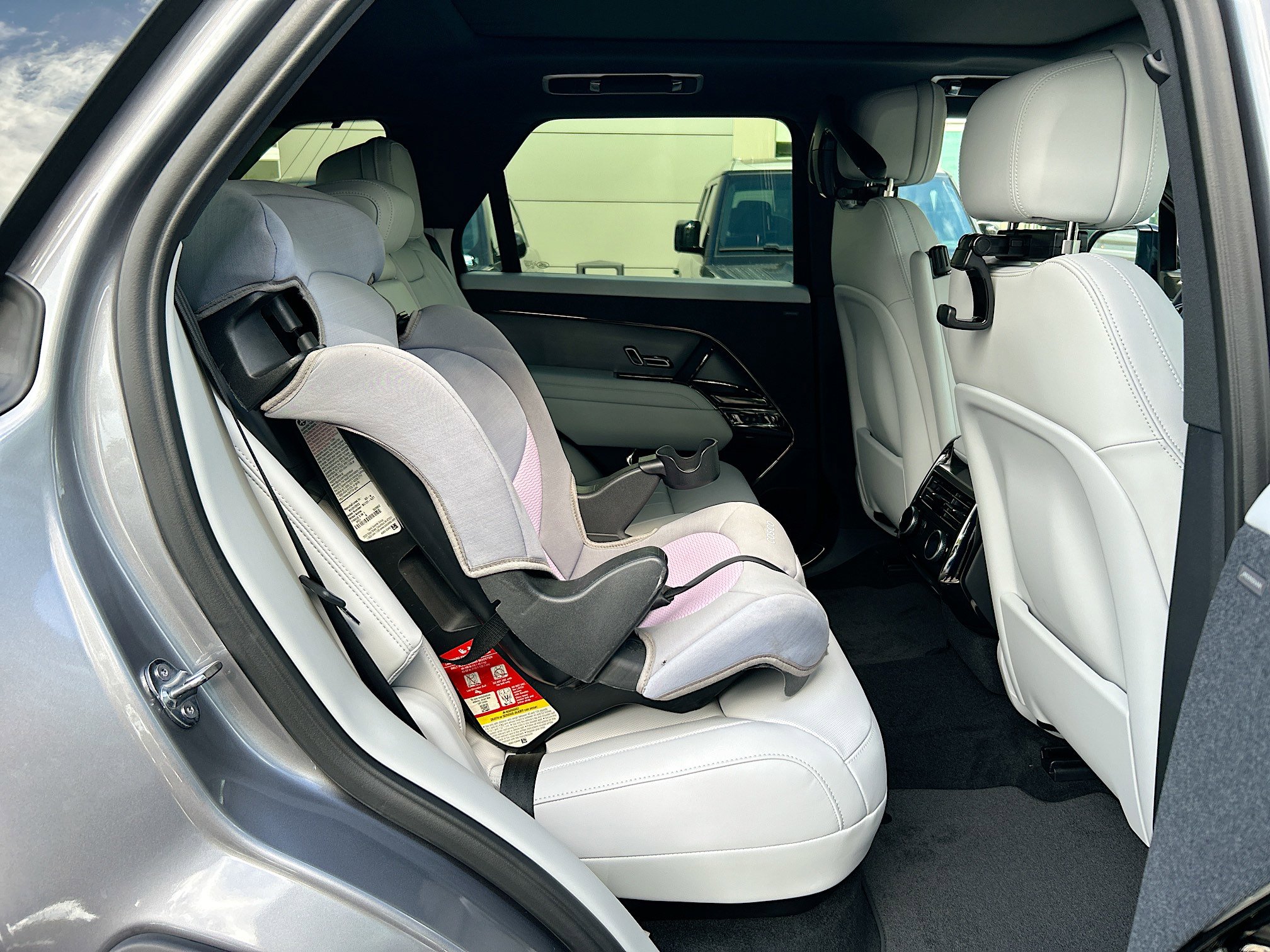 2025 Land Rover Range Rover Sport SE photo 12