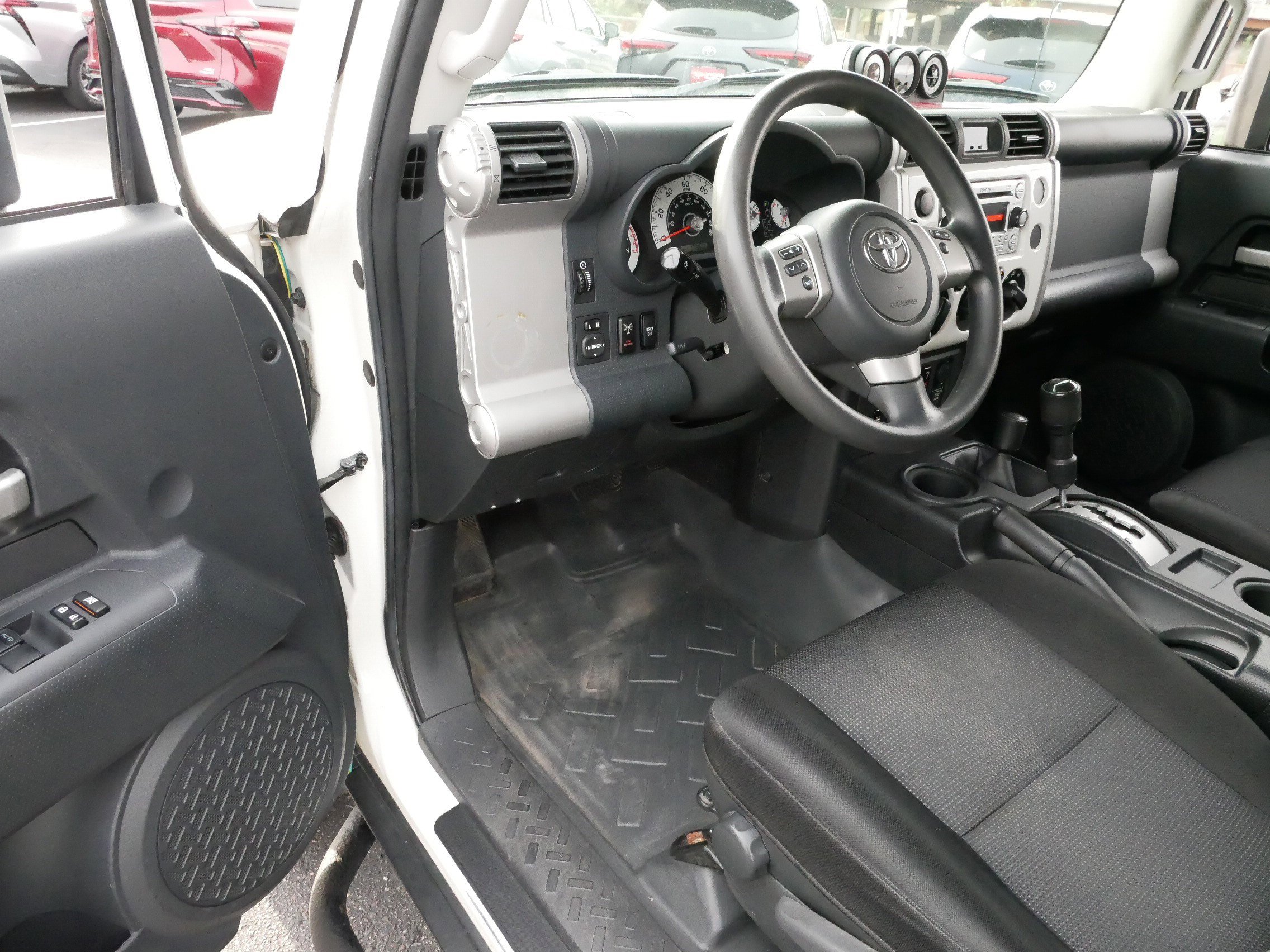 2014 Toyota FJ Cruiser Trail Teams Special Edition photo 9
