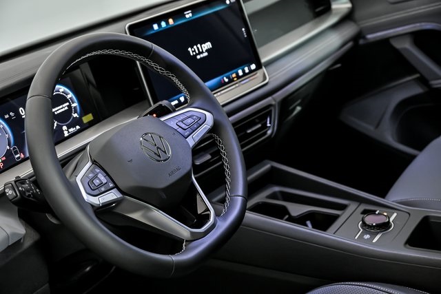 2025 Volkswagen Tiguan SE photo 9