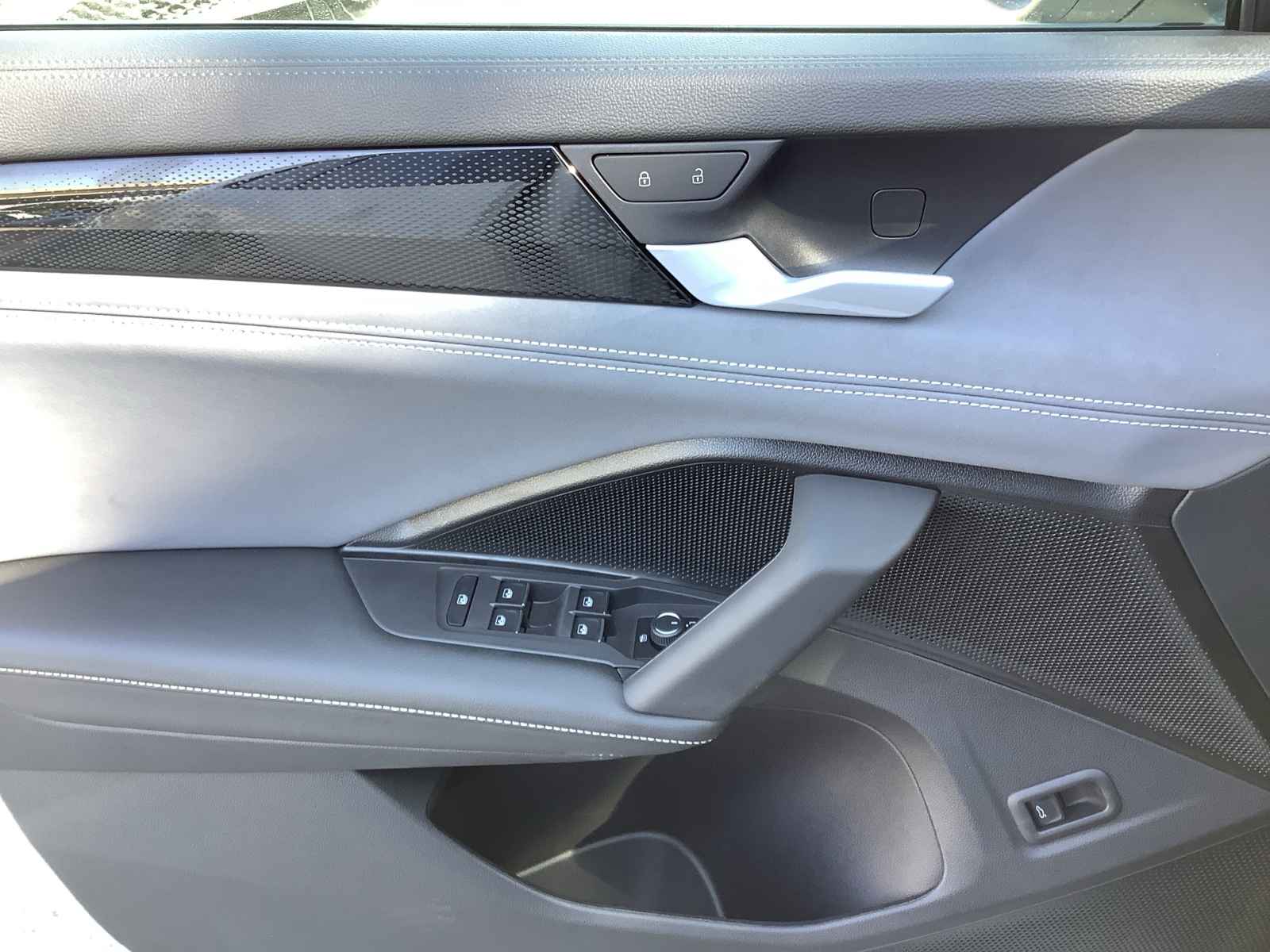 2025 Volkswagen Tiguan SE photo 27