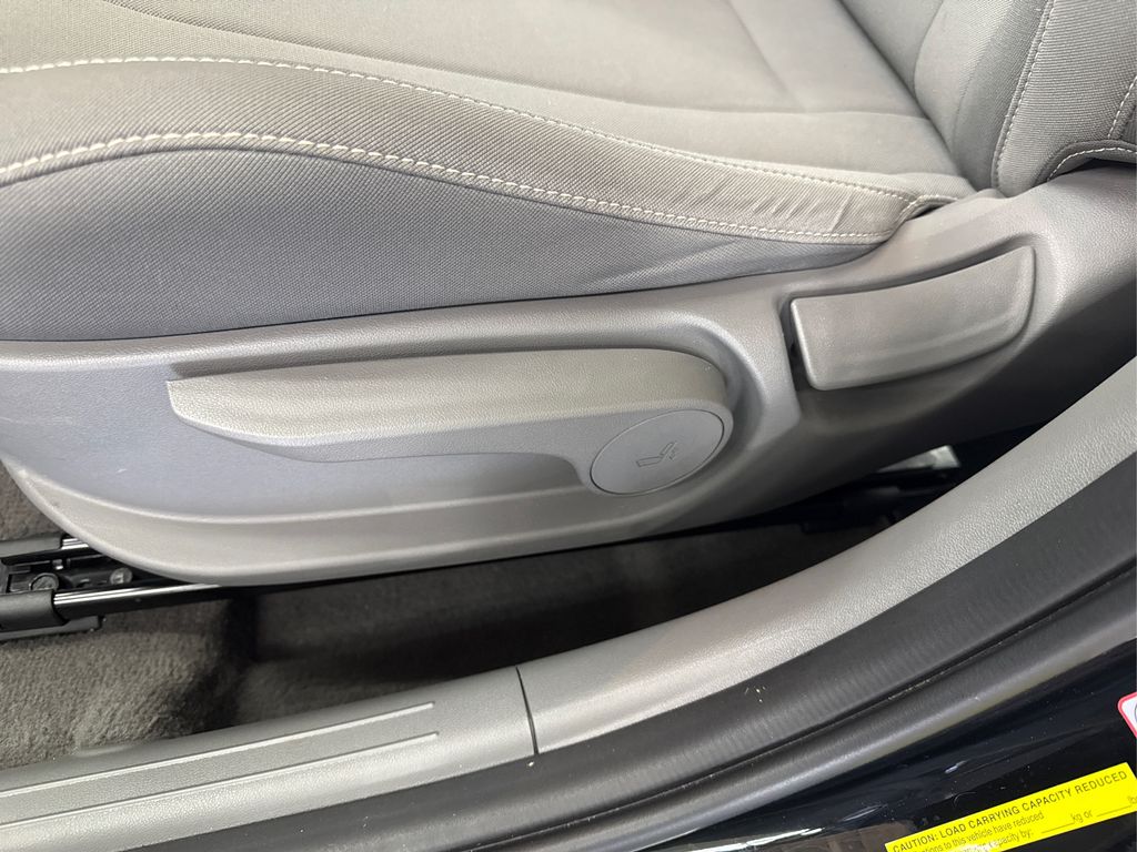 2022 Hyundai Elantra SEL photo 19