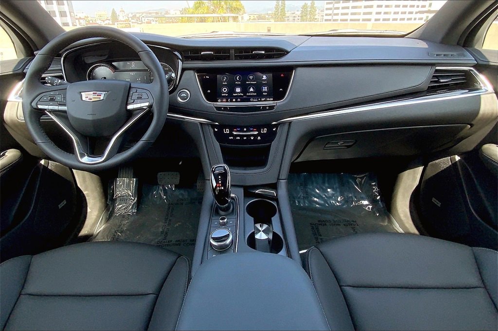 2025 Cadillac XT6 Luxury photo 7