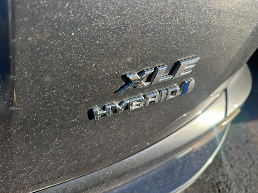 2018 Toyota RAV4 Hybrid XLE photo 3