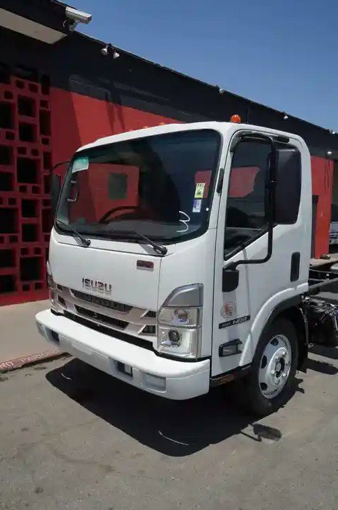 2024 Isuzu NRR Standard photo 2