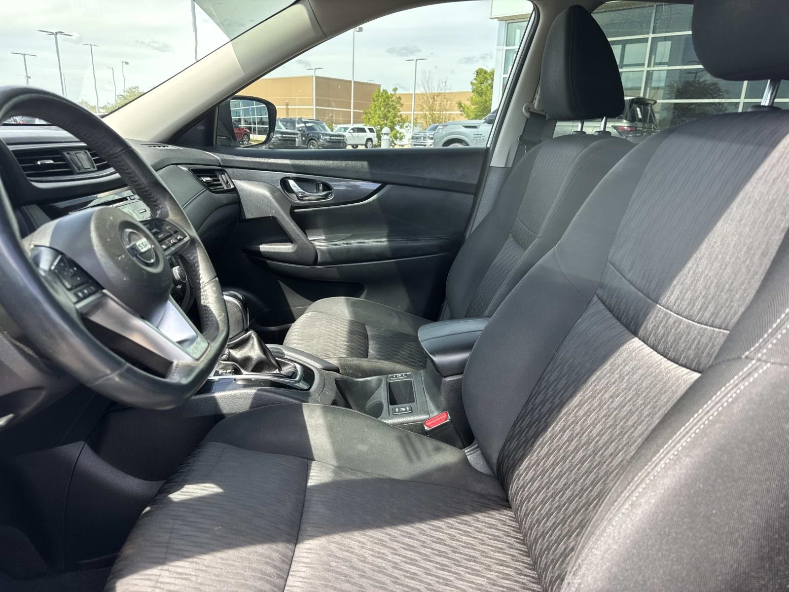 2017 Nissan Rogue SV photo 13
