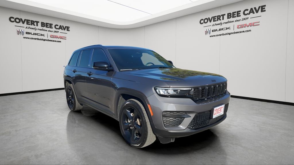 2023 Jeep Grand Cherokee Altitude's photo