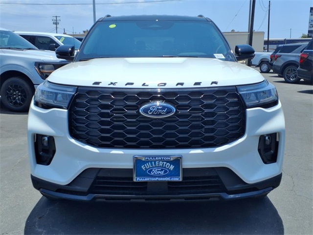 2025 Ford Explorer ST-LINE's photo